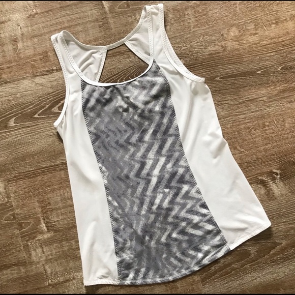 Lululemon tank - Picture 2 of 7